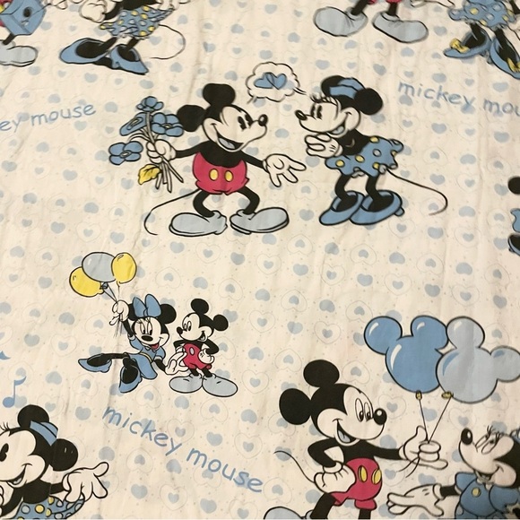 Mickey Mouse and Minnie Mouse Duvet Cover Flaw - Picture 12 of 16